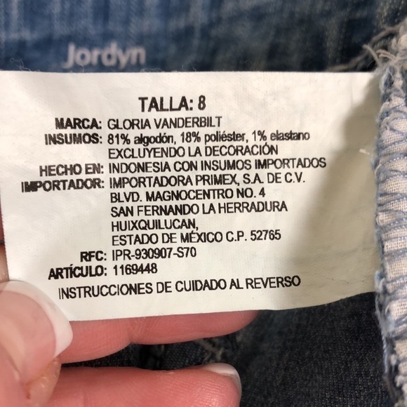 Gloria Vanderbilt “Jordyn” All Around Slimming Effect Embroidered Capri Jeans - Picture 11 of 13